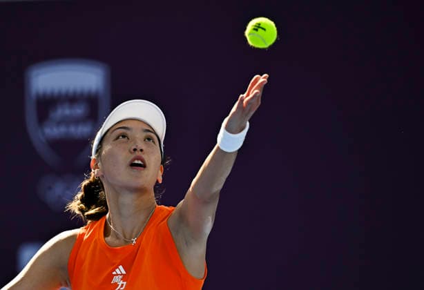 February 9, 2026, Doha, Qatar: Xinyu Wang of China seen in action with Emiliana Arango of Colombia (Not in view) during their round of 64 match at the WTA, Tennis Damen Qatar TotalEnergies Open 2026 tennis tournament at the Khalifa International Tennis Complex.. Xinyu Wang won against Emiliana Arango 6-1, 7-5. Doha Qatar - ZUMAs197 20260209_aaa_s197_070 Copyright: xNoushadxVariyattiyakkalx