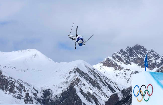 Eileen Gu of the People s Republic of China competes in the Women s Freestyle Skiing Slopestyle final at the Milano Cortina 2026 Winter Olympic Games, Olympische Spiele, Olympia, OS in Livigno, Italy, on Monday, February 9, 2026. Mathilde Gremaud of Switzerland won the gold medal, Eileen Gu and Megan Oldham of Canada won the bronze medal.  OLY20260209824 BOBxSTRONG