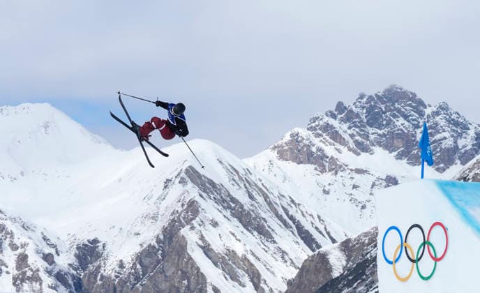 Megan Oldham of Canada competes in the Women s Freestyle Skiing Slopestyle final at the Milano Cortina 2026 Winter Olympic Games, Olympische Spiele, Olympia, OS in Livigno, Italy, on Monday, February 9, 2026. Mathilde Gremaud of Switzerland won the gold medal, Eileen Gu of the People s Republic of China won the silver medal and Oldham of Canada won the bronze medal.  OLY20260209844 BOBxSTRONG