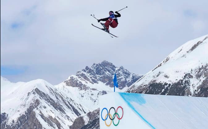 Megan Oldham of Canada competes in the Women s Freestyle Skiing Slopestyle final at the Milano Cortina 2026 Winter Olympic Games, Olympische Spiele, Olympia, OS in Livigno, Italy, on Monday, February 9, 2026. Mathilde Gremaud of Switzerland won the gold medal, Eileen Gu of the People s Republic of China won the silver medal and Oldham of Canada won the bronze medal.  OLY20260209847 BOBxSTRONG