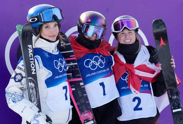 Gold medalist Mathilde Gremaud of Switzerland (C), silver medalist Eileen Gu of the People s Republic of China (L) and bronze medalist Megan Oldham of Canada pose together after the Women s Freestyle Skiing Slopestyle final at the Milano Cortina 2026 Winter Olympic Games, Olympische Spiele, Olympia, OS in Livigno, Italy, on Monday, February 9, 2026.  OLY20260209856 BOBxSTRONG