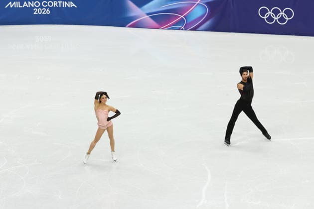 February 9, 2026, Milan, Lombardy, Italy: LAURENCE FOURNIER BEAUDRY and GUILLAUME CIZERON of France practice their Ice Dance Rhythm Dance of the Figure skating, Eiskunstlauf Team Event at the Milano Cortina 2026 Winter Olympic Games, Olympische Spiele, Olympia, OS Olympics 2026: Milano Cortina: Figure Skating Ice Dance Rhythm Dance  - ZUMAc179 20260209_oly_c179_030 Copyright: xMickaelxChavetx