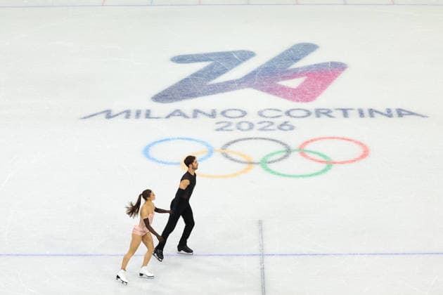 February 9, 2026, Milan, Lombardy, Italy: LAURENCE FOURNIER BEAUDRY and GUILLAUME CIZERON of France practice their Ice Dance Rhythm Dance of the Figure skating, Eiskunstlauf Team Event at the Milano Cortina 2026 Winter Olympic Games, Olympische Spiele, Olympia, OS Olympics 2026: Milano Cortina: Figure Skating Ice Dance Rhythm Dance  - ZUMAc179 20260209_oly_c179_041 Copyright: xMickaelxChavetx