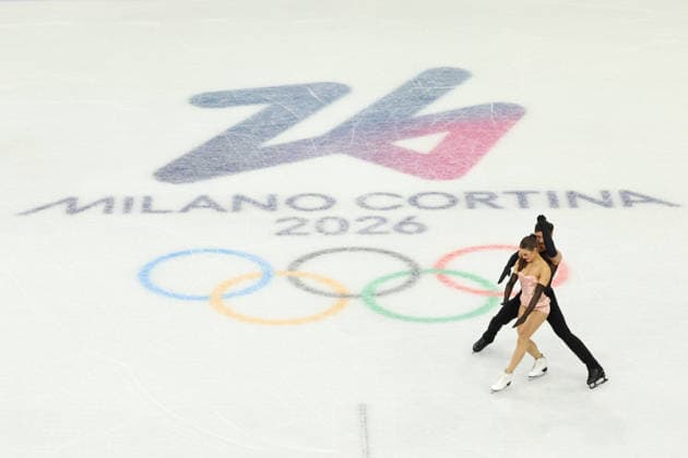 February 9, 2026, Milan, Lombardy, Italy: LAURENCE FOURNIER BEAUDRY and GUILLAUME CIZERON of France practice their Ice Dance Rhythm Dance of the Figure skating, Eiskunstlauf Team Event at the Milano Cortina 2026 Winter Olympic Games, Olympische Spiele, Olympia, OS Milan Italy - ZUMAc179 20260209_oly_c179_038 Copyright: xMickaelxChavetx