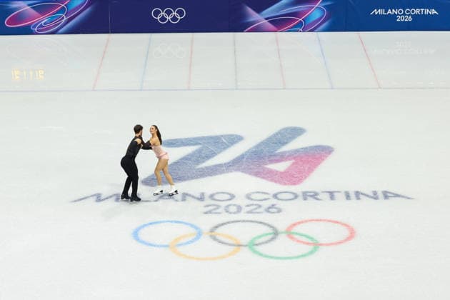 February 9, 2026, Milan, Lombardy, Italy: LAURENCE FOURNIER BEAUDRY and GUILLAUME CIZERON of France practice their Ice Dance Rhythm Dance of the Figure skating, Eiskunstlauf Team Event at the Milano Cortina 2026 Winter Olympic Games, Olympische Spiele, Olympia, OS Olympics 2026: Milano Cortina: Figure Skating Ice Dance Rhythm Dance  - ZUMAc179 20260209_oly_c179_046 Copyright: xMickaelxChavetx