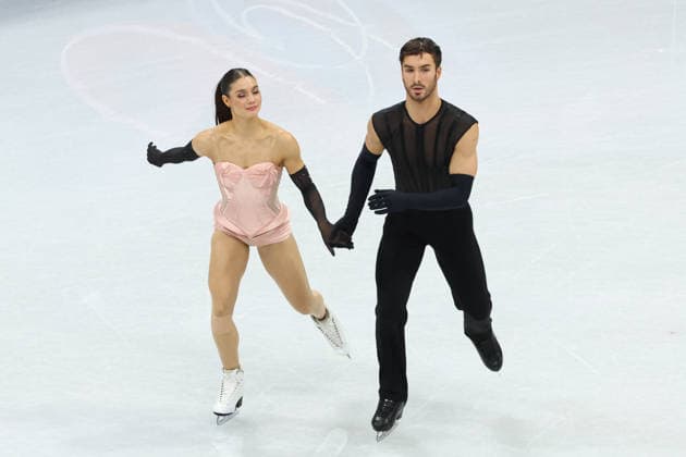 February 9, 2026, Milan, Lombardy, Italy: LAURENCE FOURNIER BEAUDRY and GUILLAUME CIZERON of France practice their Ice Dance Rhythm Dance of the Figure skating, Eiskunstlauf Team Event at the Milano Cortina 2026 Winter Olympic Games, Olympische Spiele, Olympia, OS Olympics 2026: Milano Cortina: Figure Skating Ice Dance Rhythm Dance  - ZUMAc179 20260209_oly_c179_051 Copyright: xMickaelxChavetx