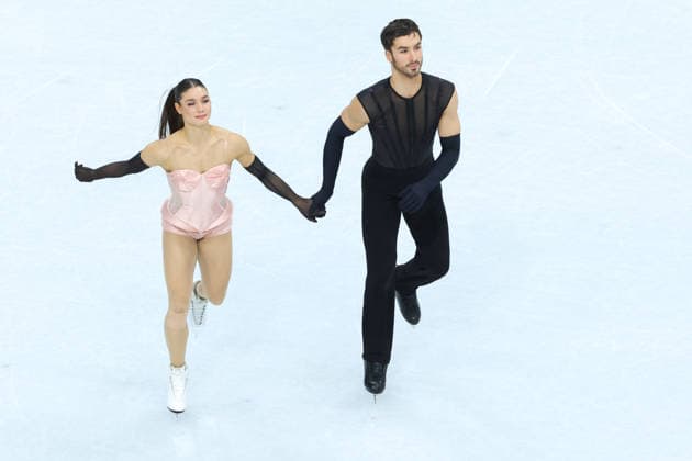 February 9, 2026, Milan, Lombardy, Italy: LAURENCE FOURNIER BEAUDRY and GUILLAUME CIZERON of France practice their Ice Dance Rhythm Dance of the Figure skating, Eiskunstlauf Team Event at the Milano Cortina 2026 Winter Olympic Games, Olympische Spiele, Olympia, OS Milan Italy - ZUMAc179 20260209_oly_c179_049 Copyright: xMickaelxChavetx