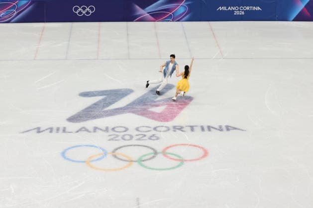 February 9, 2026, Milan, Lombardy, Italy: WANG SHIYUE and LIU XINYU of China practice their Ice Dance Rhythm Dance of the Figure skating, Eiskunstlauf Team Event at the Milano Cortina 2026 Winter Olympic Games, Olympische Spiele, Olympia, OS Milan Italy - ZUMAc179 20260209_oly_c179_062 Copyright: xMickaelxChavetx