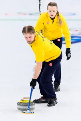 260209 competes in a round robin mixed doubles curling semifinal match between Great Britain and Sweden during day 3 of the 2026 Winter Olympics on February 9, 2026 in Cortina. Photo: Jon Olav Nesvold BILDBYRAN COP 217 JE0114 curling Olympic Games, Olympische Spiele, Olympia, OS olympics winter olympics os ol olympiska spel vinter-os olympiske leker milano cortina 2026 milan cortina 2026 milano cortina 2026 olympic games milano cortina 2026 winter olympic games milano cortina-os milano cortina-ol vinter-ol 3 bbeng *** 260209 competes in a round robin mixed doubles curling semifinal match between Great Britain and Sweden during day 3 of the 2026 Winter Olympics on February 9, 2026 in Cortina Photo Jon Olav Nesvold BILDBYRAN COP 217 JE0114 curling olympic games olympics winter olympics os ol olympiska spel vinter os olympiske leker milano cortina 2026 milan cortina 2026 milano cortina 2026 olympic games milano cortina 2026 winter olympic games milano cortina os milano cortina ol vinter ol 3 bbeng  Copyright: JONxOLAVxNESVOLD BB260209JE003