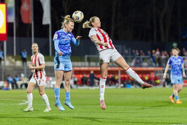 Google Pixel Frauen-Bundesliga: 1. FC Köln - SGS Essen; 09.02.2026 Maike Berentzen (SGS Essen, 13), Sandra Maria Jessen (1. FC Köln, 6) am 17. Spieltag der Google Pixel Frauen-Bundesliga im Spiel des 1. FC Köln gegen die SGS Essen am 09.02.2026 im Franz-Kremer-Stadion in Köln. Copyright: xBEAUTIFULxSPORTS Meuselx