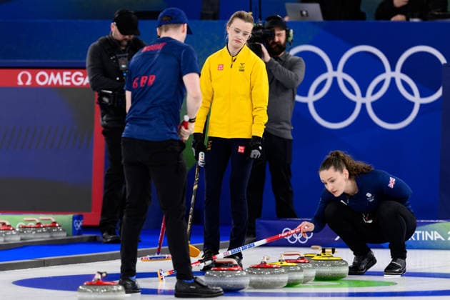 260209 Isabelle Wrana of Sweden and Jennifer Dodds and Bruce Mouat of Great Britain competes in a round robin mixed doubles curling semifinal match between Great Britain and Sweden during day 3 of the 2026 Winter Olympics on February 9, 2026 in Cortina. Photo: Jon Olav Nesvold BILDBYRAN COP 217 JE0114 curling Olympic Games, Olympische Spiele, Olympia, OS olympics winter olympics os ol olympiska spel vinter-os olympiske leker milano cortina 2026 milan cortina 2026 milano cortina 2026 olympic games milano cortina 2026 winter olympic games milano cortina-os milano cortina-ol vinter-ol 3 bbeng sweden sverige *** 260209 Isabelle Wrana of Sweden and Jennifer Dodds and Bruce Mouat of Great Britain competes in a round robin mixed doubles curling semifinal match between Great Britain and Sweden during day 3 of the 2026 Winter Olympics on February 9, 2026 in Cortina Photo Jon Olav Nesvold BILDBYRAN COP 217 JE0114 curling olympic games olympics winter olympics os ol olympiska spel vinter os olympiske leker milano cortina 2026 milan cortina 2026 milano cortina 2026 olympic games milano cortina 2026 winter olympic games milano cortina os milano cortina ol vinter ol 3 bbeng sweden sverige  Copyright: JONxOLAVxNESVOLD BB260209JE007
