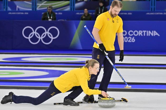CORTINA, ITALY 20260209 Sweden s Isabella Wrana and Rasmus Wrana in the semi-final of mixed curling against Great Britain in Cortina. *** The image is included in the SPORTS PACKAGE. For others PAYMENT IMAGE ** CORTINA ITALY x10030x *** CORTINA, ITALY 20260209 Swedens Isabella Wrana and Rasmus Wrana in the semi final of mixed curling against Great Britain in Cortina The image is included in the SPORTS PACKAGE For others PAYMENT IMAGE CORTINA ITALY x10030x  Copyright: xJonasxEkströmer TTx OLYMPICS 2026 MIXED CURLING SEMI-FINALS