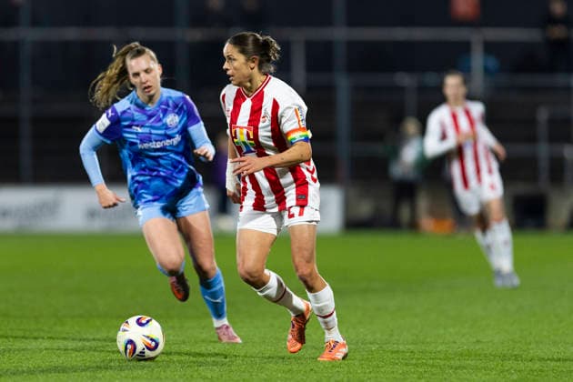 Google Pixel Frauen-Bundesliga: 1. FC Köln - SGS Essen; 09.02.2026 Laura Feiersinger (1. FC Köln, 27), Maike Berentzen (SGS Essen, 13) am 17. Spieltag der Google Pixel Frauen-Bundesliga im Spiel des 1. FC Köln gegen die SGS Essen am 09.02.2026 im Franz-Kremer-Stadion in Köln. Copyright: xBEAUTIFULxSPORTS Meuselx