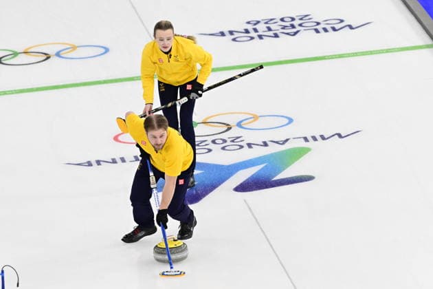 CORTINA, ITALY 20260209 Sweden s Isabella Wrana and Rasmus Wrana in the semi-final of mixed curling against Great Britain in Cortina. *** The image is included in the SPORTS PACKAGE. For others PAYMENT IMAGE ** CORTINA ITALY x10030x *** CORTINA, ITALY 20260209 Swedens Isabella Wrana and Rasmus Wrana in the semi final of mixed curling against Great Britain in Cortina The image is included in the SPORTS PACKAGE For others PAYMENT IMAGE CORTINA ITALY x10030x  Copyright: xJonasxEkströmer TTx OLYMPICS 2026 MIXED CURLING SEMI-FINALS