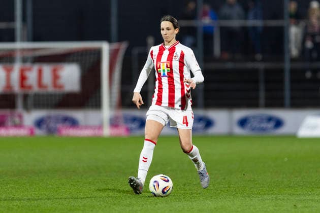 Google Pixel Frauen-Bundesliga: 1. FC Köln - SGS Essen; 09.02.2026 Sara Agrez (1. FC Köln, 4) am 17. Spieltag der Google Pixel Frauen-Bundesliga im Spiel des 1. FC Köln gegen die SGS Essen am 09.02.2026 im Franz-Kremer-Stadion in Köln. Copyright: xBEAUTIFULxSPORTS Meuselx