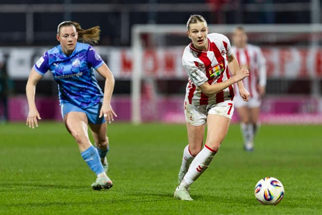 Google Pixel Frauen-Bundesliga: 1. FC Köln - SGS Essen; 09.02.2026 Anna-Lena Stolze (1. FC Köln, 7), Ramona Maier (SGS Essen, 9) am 17. Spieltag der Google Pixel Frauen-Bundesliga im Spiel des 1. FC Köln gegen die SGS Essen am 09.02.2026 im Franz-Kremer-Stadion in Köln. Copyright: xBEAUTIFULxSPORTS Meuselx