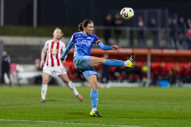 Google Pixel Frauen-Bundesliga: 1. FC Köln - SGS Essen; 09.02.2026 Lena Ostermeier (SGS Essen, 18) am 17. Spieltag der Google Pixel Frauen-Bundesliga im Spiel des 1. FC Köln gegen die SGS Essen am 09.02.2026 im Franz-Kremer-Stadion in Köln. Copyright: xBEAUTIFULxSPORTS Meuselx