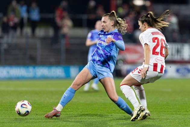 Google Pixel Frauen-Bundesliga: 1. FC Köln - SGS Essen; 09.02.2026 Maike Berentzen (SGS Essen, 13), Martyna Wiankowska (1. FC Köln, 26) am 17. Spieltag der Google Pixel Frauen-Bundesliga im Spiel des 1. FC Köln gegen die SGS Essen am 09.02.2026 im Franz-Kremer-Stadion in Köln. Copyright: xBEAUTIFULxSPORTS Meuselx