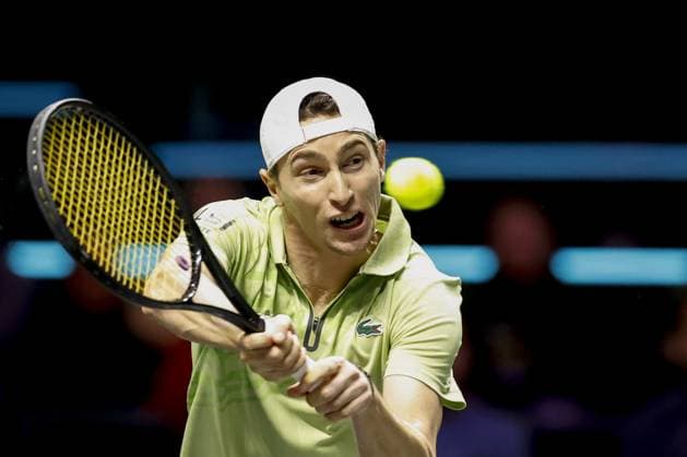 ROTTERDAM - Ugo Humbert in action against Daniil Medvedev on the first day of the ABN AMRO tennis tournament at Ahoy Rotterdam. BAS CZERWINSKI ANP xVIxANPxSportx xxANPxIVx 550163070 originalFilename: 550163070.jpg