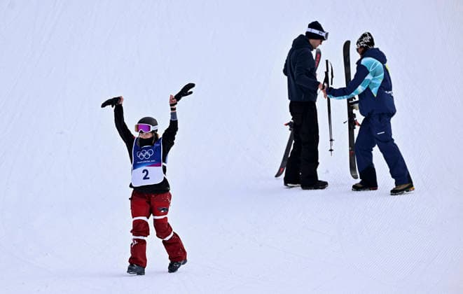 (260209) -- LIVIGNO, Feb. 9, 2026 -- Megan Oldham (L) of Canada reacts during the freestyle skiing women s freeski slopestyle final at the Milan-Cortina 2026 Olympic Winter games, Winterspiele,Spiele, Summer games in Livigno, Italy, Feb. 9, 2026. ) (MICO2026)ITALY-LIVIGNO-OLYMPIC WINTER GAMES-FREESTYLE SKIING-WOMEN S FREESKI SLOPESTYLE-FINAL ZhangxHongxiang 