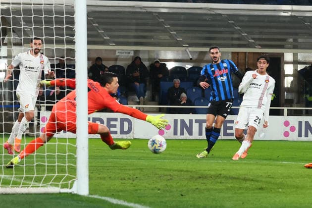 February 9, 2026, Bergamo, Lombardia: Atalanta s Davide Zappacosta scores the goal 2-0 during the Italian Serie A soccer match Atalanta BC vs US Cremonese at the New Balance Arena in Bergamo, Italy, 9 February 2026..ANSA MICHELE MARAVIGLIA. Soccer: Serie A; Atalanta-Cremonsese  - ZUMAa110 20260209_zaf_a110_033 Copyright: xMichelexMaravigliax