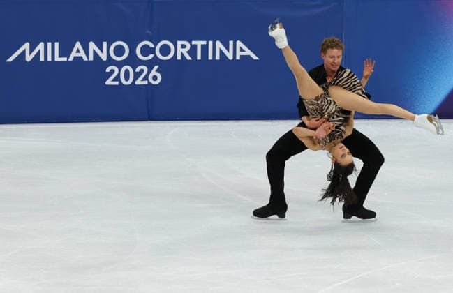 February 9, 2026, Milan, Lombardy, Italy: MADISON CHOCK and EVAN BATES of USA in the Ice Dance Rhythm Dance of the Figure skating, Eiskunstlauf Team Event at the Milano Cortina 2026 Winter Olympic Games, Olympische Spiele, Olympia, OS Milan Italy - ZUMAc179 20260209_oly_c179_079 Copyright: xMickaelxChavetx