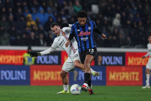 Cremonese s Federico Bonazzoli Atalanta s Ederson during the Serie A soccer match between A.C Atalanta B.C. and Cremoese at the New Balance Arena in Bergamo, Italy - Monday, February 9, 2026. - Soccer .  Copyright: xStefanoxNicoli LaPressex