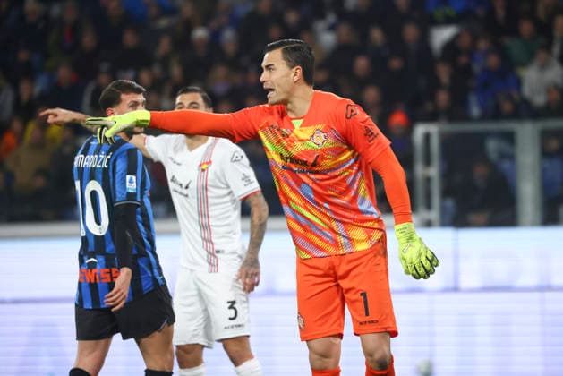 Atalanta BC V US Cremonese - Serie A Emil Audero plays during the Serie A match between Atalanta BC and US Cremonese in Bergamo, Italy, on February 9, 2026, at New Balance Arena Bergamo Italy  Copyright: xMairoxCinquettix originalFilename:cinquetti-atalanta260209_npgFV.jpg