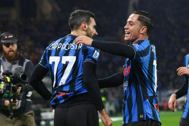 Atalanta BC V US Cremonese - Serie A Davide Zappacosta and Giacomo Raspadori are in action during the Serie A match between Atalanta BC and US Cremonese in Bergamo, Italy, on February 9, 2026, at New Balance Arena Bergamo Italy  Copyright: xMairoxCinquettix originalFilename:cinquetti-atalanta260209_npjVT.jpg