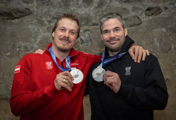 OLYMPICS - Winter Olympic Games, Olympische Spiele, Olympia, OS Milano Cortina 2026 BORMIO,ITALY,09.FEB.26 - OLYMPICS, ALPINE SKIING - Winter Olympic Games Milano Cortina 2026, team combined, downhill, men, press conference, PK, Pressekonferenz Ski Austria. Image shows Manuel Feller and Vincent Kriechmayr (AUT). Keywords: medals.  GEPAxpictures xHaraldxSteiner
