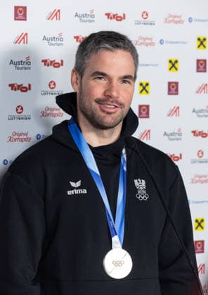 OLYMPICS - Winter Olympic Games, Olympische Spiele, Olympia, OS Milano Cortina 2026 BORMIO,ITALY,09.FEB.26 - OLYMPICS, ALPINE SKIING - Winter Olympic Games Milano Cortina 2026, team combined, downhill, men, press conference, PK, Pressekonferenz Ski Austria. Image shows Vincent Kriechmayr (AUT). Keywords: medal.  GEPAxpictures xHaraldxSteiner