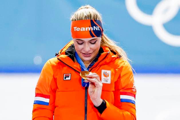 winner Jutta Leerdam of the Netherlands smiling during the medal ceremony after Women 1000m, Milano Cortina 2026 Winter Olympics: Day 3, Speed skating, Eisschnelllauf - Milano Cortina 2026 Winter Olympics: Day 3, Milano Speed Skating Stadium, February 9, 2026, Milan, Italy.