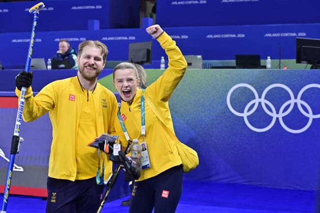 CORTINA, ITALY 20260209 Sweden s Isabella Wrana and Rasmus Wrana in the semi-final of mixed curling against Great Britain in Cortina. *** The image is included in the SPORTS PACKAGE. For others PAYMENT IMAGE ** CORTINA ITALY x10030x *** CORTINA, ITALY 20260209 Swedens Isabella Wrana and Rasmus Wrana in the semi final of mixed curling against Great Britain in Cortina The image is included in the SPORTS PACKAGE For others PAYMENT IMAGE CORTINA ITALY x10030x  Copyright: xJonasxEkströmer TTx OLYMPICS 2026 MIXED CURLING SEMI-FINALS