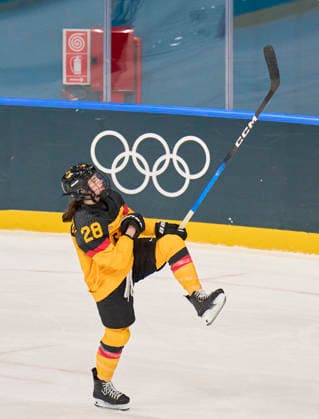 Katarina Jobst-Smith of Germany celebrates her 2-1 sudden death goal, happy, laugh, celebration, at the preliminary women Ice hockey, Eishockey match Group B Germany - France of the Milano Cortina 2026 Winter Olympic Games, Olympische Spiele, Olympia, OS at Milano Rho Ice Hockey Arena on February 9, 2026 in Milan, Italy.