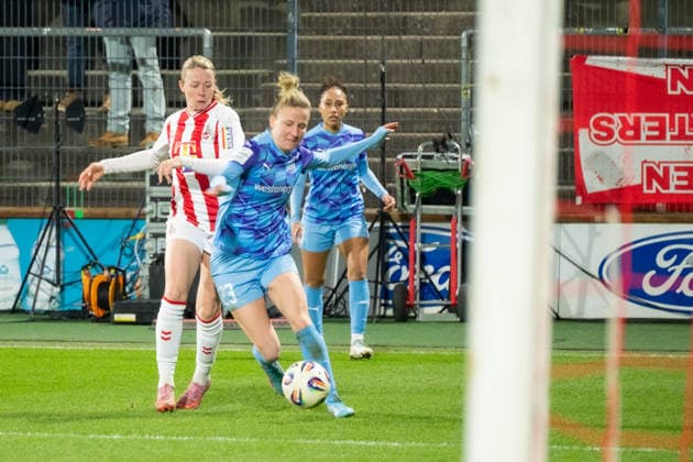Deutschland: Google Pixel Frauen-Bundesliga 2025 26 1.FC Köln vs SGS Essen, 17. Spieltag - 09.02.2026 - Franz-Kremer-Stadion (NRW) Sandra Jessen (1.FC Köln, 6) Julia Debitzki (SGS Essn, 23) Copyright: xOrhanxHabashx