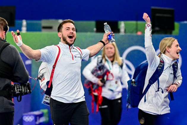 CORTINA, ITALIEN 20260209 USA:s Korey Dropkin och Cory Thiesse vann sin semifinal mot Italien och blir Sveriges finalmotstandare i mixed curling i Cortina. *** Bilden ingar i SPORTPAKET. För övriga BETALBILD ** CORTINA ITALIEN x10030x *** CORTINA, ITALY 20260209 USAs Korey Dropkin and Cory Thiesse won their semi-final against Italy and will be Swedens final opponents in mixed curling in Cortina Picture in SPORTPAKET For others PAYPICTURE CORTINA ITALY x10030x  Copyright: xJonasxEkströmer TTx OS 2026 MIXED CURLING SEMIFINAL