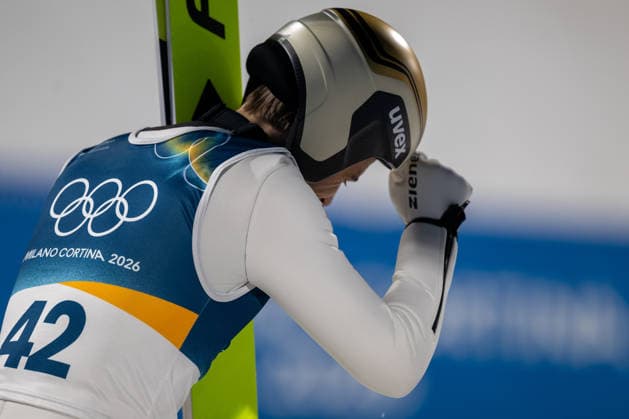 OLYMPICS - Winter Olympic Games, Olympische Spiele, Olympia, OS Milano Cortina 2026 VAL DI FIEMME,ITALY,09.FEB.26 - OLYMPICS, Ski jumping, Skispringen, Ski, nordisch - Winter Olympic Games Milano Cortina 2026, normal hill, men, individual. Image shows the disappointment of Stephan Embacher (AUT).  GEPAxpictures xOliverxLerch