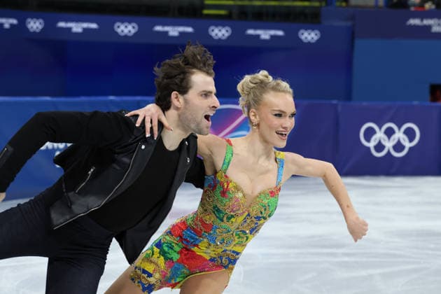 February 9, 2026, Milan, Lombardy, Italy: PHEBE BEKKER and JAMES HERNANDEZ of Team Great Britain (GBR) in the Ice Dance Rhythm Dance of the Figure skating, Eiskunstlauf Team Event at the Milano Cortina 2026 Winter Olympic Games, Olympische Spiele, Olympia, OS Olympics 2026: Milano Cortina: Figure Skating Ice Dance Rhythm Dance  - ZUMAc179 20260209_oly_c179_096 Copyright: xMickaelxChavetx