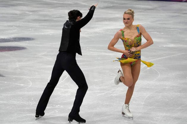 Phebe Bekker and James Hernandez of Great Britain during the Ice Dance Rhythm Dance Individual Event at the Milano Figure skating, Eiskunstlauf Arena in Milan, Italy on Monday, February 9, 2026.  OLY20260209106 RichardxEllis