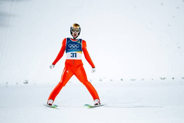 DESCHWANDEN Gregor (Schweiz) jubelt im Ziel, ITA, Olympische Spiele Milano Cortina 2026, Olympia, Skispringen, Normalschanze Einzel Herren, 09.02.2026 ITA, Olympische Spiele Milano Cortina 2026, Olympia, Skispringen, Normalschanze Einzel Herren, 09.02.2026 Predazzo *** DESCHWANDEN Gregor Schweiz cheers at the finish, ITA, Olympic Games Milano Cortina 2026, Olympic Games, Ski jumping, normal hill mens singles, 09 02 2026 ITA, Olympic Games Milano Cortina 2026, Olympic Games, Ski jumping, normal hill mens singles, 09 02 2026 Predazzo Copyright: xEibner-Pressefoto Memmlerx EP_MMR