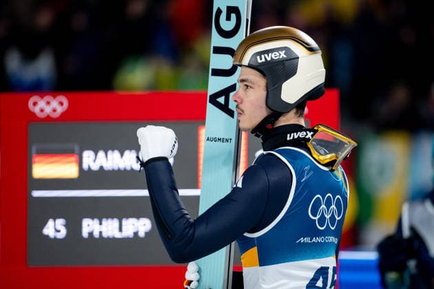 RAIMUND Philipp (Deutschland) jubelt im Ziel, ITA, Olympische Spiele Milano Cortina 2026, Olympia, Skispringen, Normalschanze Einzel Herren, 09.02.2026 ITA, Olympische Spiele Milano Cortina 2026, Olympia, Skispringen, Normalschanze Einzel Herren, 09.02.2026 Predazzo *** RAIMUND Philipp Germany cheers at the finish, ITA, Olympic Games Milano Cortina 2026, Olympics, Ski jumping, normal hill mens singles, 09 02 2026 ITA, Olympic Games Milano Cortina 2026, Olympics, Ski jumping, normal hill mens singles, 09 02 2026 Predazzo Copyright: xEibner-Pressefoto Memmlerx EP_MMR