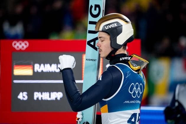 RAIMUND Philipp (Deutschland) jubelt im Ziel, ITA, Olympische Spiele Milano Cortina 2026, Olympia, Skispringen, Normalschanze Einzel Herren, 09.02.2026 ITA, Olympische Spiele Milano Cortina 2026, Olympia, Skispringen, Normalschanze Einzel Herren, 09.02.2026 Predazzo *** RAIMUND Philipp Germany cheers at the finish, ITA, Olympic Games Milano Cortina 2026, Olympics, Ski jumping, normal hill mens singles, 09 02 2026 ITA, Olympic Games Milano Cortina 2026, Olympics, Ski jumping, normal hill mens singles, 09 02 2026 Predazzo Copyright: xEibner-Pressefoto Memmlerx EP_MMR