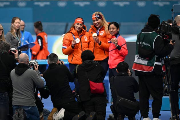 (L-R) Femke Kok (NED), Jutta Neerdam (NED), Miho Takagi (JPN), the podium at the Medal Ceremony, Speed skating, Eisschnelllauf Women 1000m at Milan Icw Park Rho Milan during the Milano Cortina 2026 Olympic Winter games, Winterspiele,Spiele, Summer games 09 February 2026, Milan, Italy. Noxthirdxpartyxsales  aflo_319119380