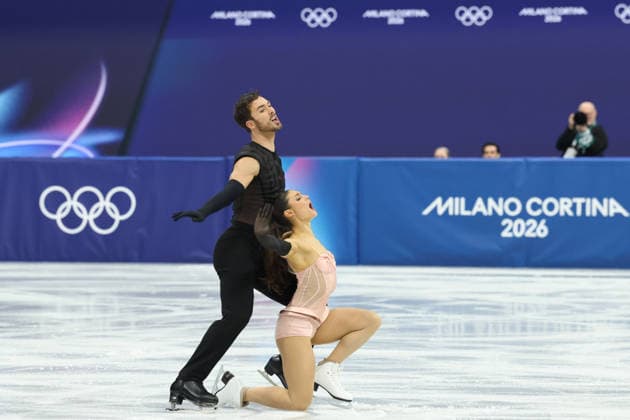 February 9, 2026, Milan, Lombardy, Italy: LAURENCE FOURNIER BEAUDRY and GUILLAUME CIZERON of France perform their Ice Dance Rhythm Dance of the Figure skating, Eiskunstlauf Team Event at the Milano Cortina 2026 Winter Olympic Games, Olympische Spiele, Olympia, OS Milan Italy - ZUMAc179 20260209_oly_c179_104 Copyright: xMickaelxChavetx