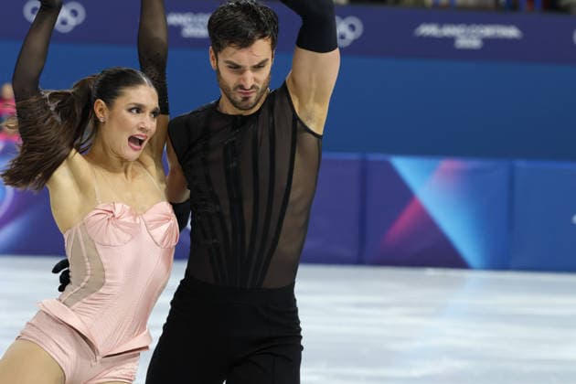 February 9, 2026, Milan, Lombardy, Italy: LAURENCE FOURNIER BEAUDRY and GUILLAUME CIZERON of France perform their Ice Dance Rhythm Dance of the Figure skating, Eiskunstlauf Team Event at the Milano Cortina 2026 Winter Olympic Games, Olympische Spiele, Olympia, OS Milan Italy - ZUMAc179 20260209_oly_c179_110 Copyright: xMickaelxChavetx