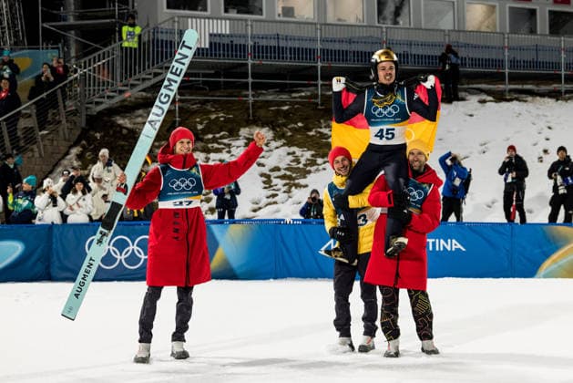PREDAZZO, ITALY - FEBRUARY 9: Philipp Raimund ( Germany ) being lifted on his teammates shoulders cheering after winning Gold during the Ski jumping, Skispringen, Ski, nordisch Men s Normal Hill Individual at the Milano Cortina 2026 Olympics at Predazzo Ski Jumping Stadium on day 3 of the Milano Cortina 2026 Olympics on February 9, 2026 in Predazzo, Italy. Editorial use only. Trentino-Suedtirol Italy Copyright: xSteffiexWunderlx