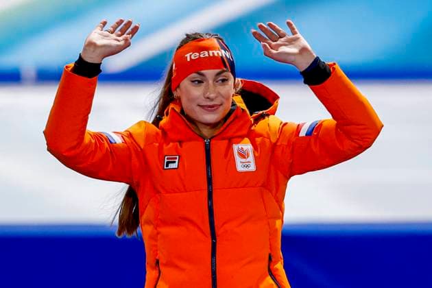 second Femke Kok of the Netherlands wave after Women 1000m, Milano Cortina 2026 Winter Olympics: Day 3, Speed skating, Eisschnelllauf - Milano Cortina 2026 Winter Olympics: Day 3, Milano Speed Skating Stadium, February 9, 2026, Milan, Italy.