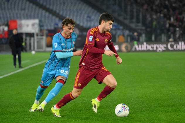 Romaâ??s Matias Soule during the Italian Football Championship League A Enilive 2025 2026 match between AS Roma vs Cagliari Calcio at the Olimpic Stadium in Rome on 09 February 2026.  Copyright: xFabrizioxCorradetti IPAxSportx xipa-agency.netx xx IPA_71194268 IPA_Agency_IPA71194268