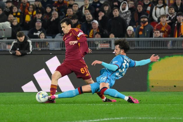 Romaâ??s Niccolo Pisilli and Cagliari s Jose Pedro Da Silva Figueiredo Freitas during the Italian Football Championship League A Enilive 2025 2026 match between AS Roma vs Cagliari Calcio at the Olimpic Stadium in Rome on 09 February 2026.  Copyright: xFabrizioxCorradetti IPAxSportx xipa-agency.netx xx IPA_71194592 IPA_Agency_IPA71194592