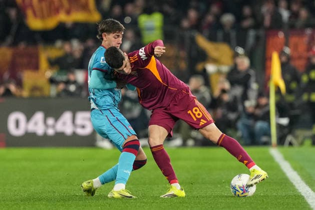 Marco Palestra of Cagliari Calcio and Matias Soule of AS Roma during the Serie A 2025 2026 football match between AS Roma and Cagliari Calcio at Stadio Olimpico in Rome (Italy), February 9, 2026. AntoniettaxBaldassarre